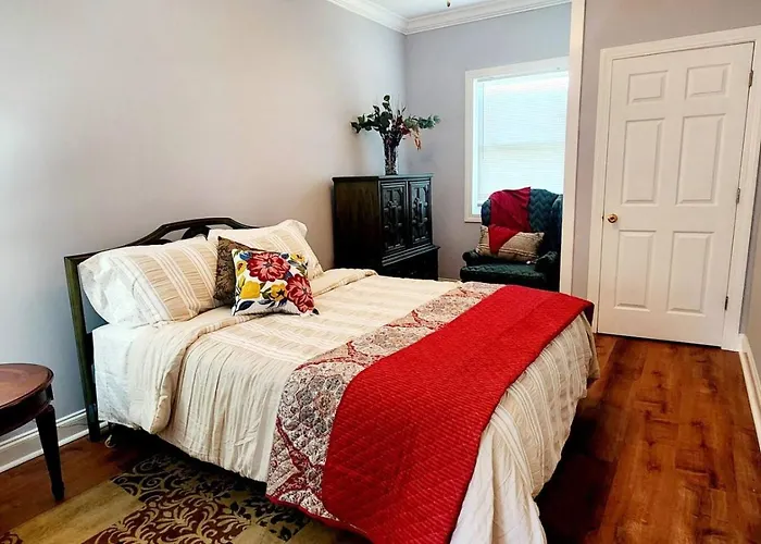 Charming Cute Convenient 2 Mi To Downtown And Uga